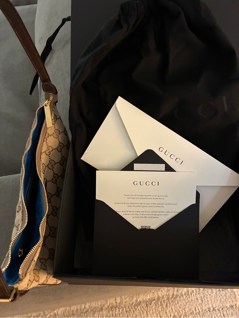 Gucci GG Supreme Canvas Shoulder Bag in beige and brown with gold hardware - Picture 5 of 9